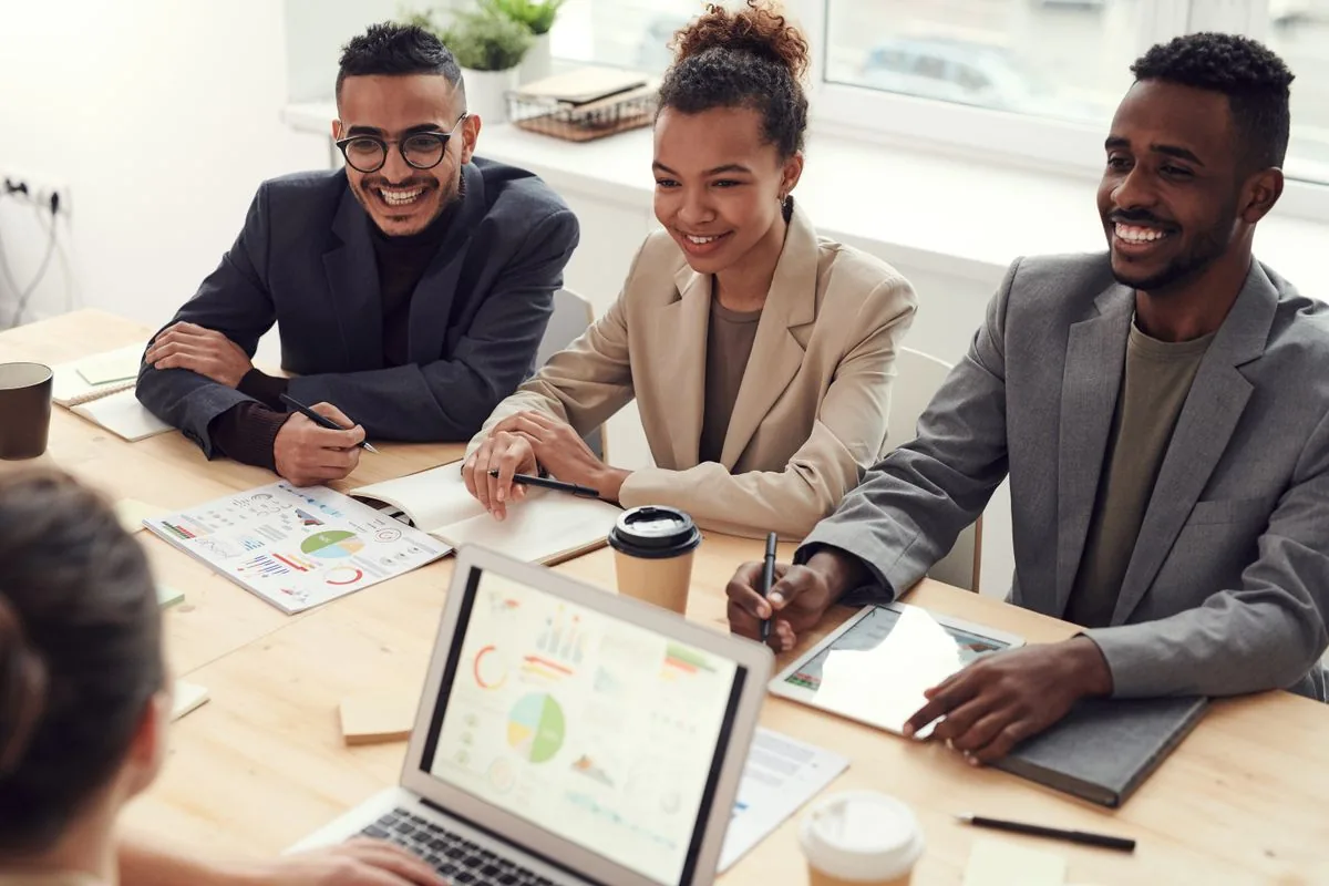 Equipe DSGQ em reunião de consultoria